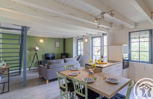 Ingrandes-Le Fresne sur Loire Cottage | Cozy House by the Loire with Terrace