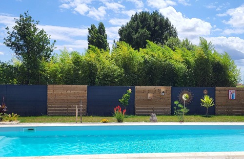 La Gripperie-Saint-Symphorien Apartment | STUDIO WITH SWIMMING POOL, FREE PARKING