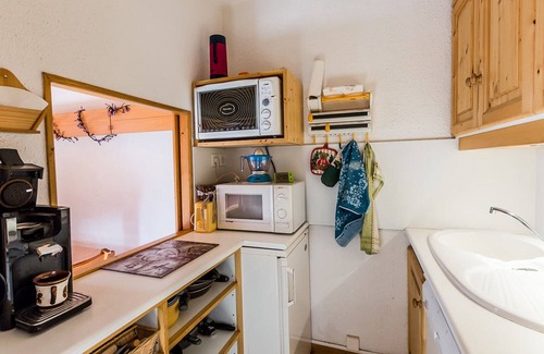 Montchavin Apartment | Cozy Apt for 5 in Montchavin La Plagne - Near Slopes, Shops & Free Parking