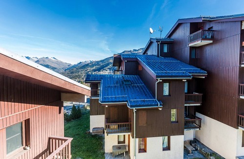 Montchavin Apartment | Cozy Apt for 5 in Montchavin La Plagne - Near Slopes, Shops & Free Parking