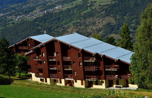 Montchavin Apartment | Cozy studio for 4/5 in Montchavin, near slopes with parking