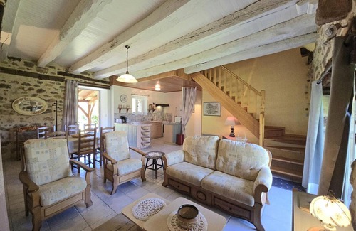 Saint-Amand-de-Belves Cottage | Family cottage with pool, air conditioning, pet-friendly near Belvès