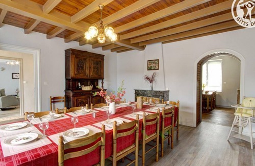 Saint-Didier-sur-Rochefort Cottage | 200 m² Cabin ∙ 6 bedrooms ∙ 12 guests