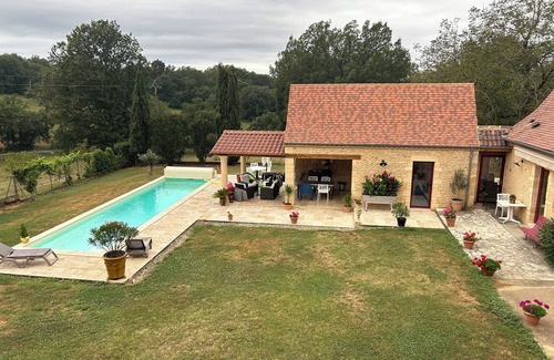 Saint-Felix-de-Reillac-et-Mortemart House | Gîte du pigeonnier with swimming pool Périgord noir 4 people 124€ per night