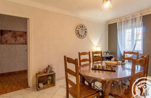 Saint-Georges-des-Gardes House | Gîte familial avec belle cour, 3 chambres, proche vignobles et activités, au calme en campagne angevine - FR-1-622-11