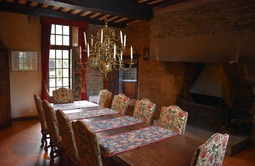 Saint-Hilaire-du-Harcouet House | 200 m² House ∙ 5 bedrooms ∙ 12 guests