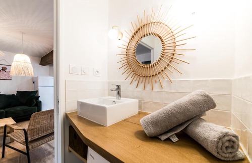 Saint-Jean-Saint-Maurice-sur-Loire Apartment | Hébergement à la campagne - village en bord de lac