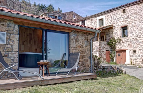 Saint-Julien-Molin-Molette Cottage | 150 m² Cabin ∙ 4 bedrooms ∙ 11 guests