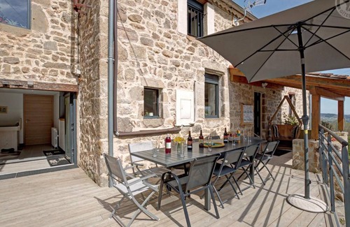 Saint-Julien-Molin-Molette Cottage | 150 m² Cabin ∙ 4 bedrooms ∙ 11 guests