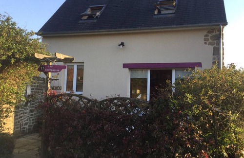 Saint-Laurent-de-Terregatte House | 75 m² House ∙ 2 bedrooms ∙ 7 guests