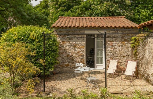 Saint-Sebastien-sur-Loire Cottage | 25 m² Cabin ∙ 1 bedroom ∙ 2 guests