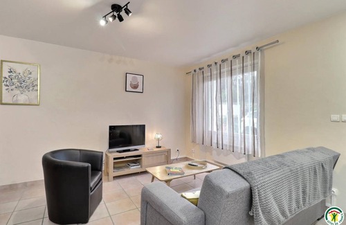 Saint-Vincent-la-Commanderie House | 75 m² Gîte ∙ 2 bedrooms ∙ 4 guests