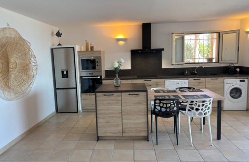 Pinarellu Apartment | Charming house in a villa of character facing the sea