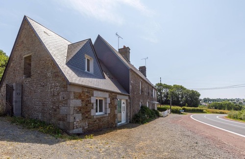 Villedieu-les-Poeles House | Village house 3 bedrooms large terrace - Dodo et Tartine