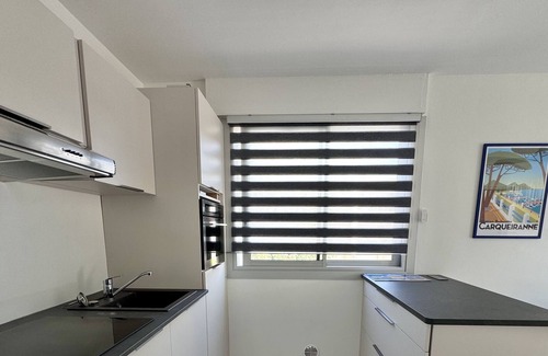 Carqueiranne Apartment | Frangipani - Carqueiranne harbour and beaches