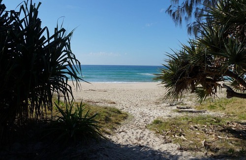 Pottsville House | Frangipani Fun - Family & Pet in Pottsville Beach