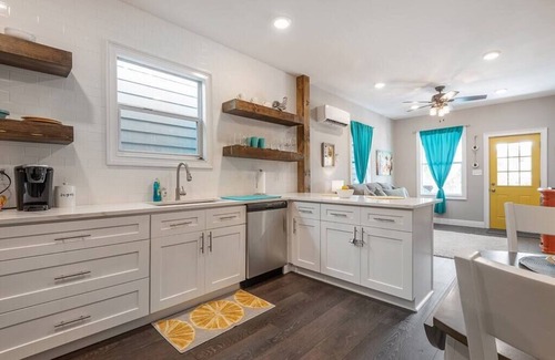 Historic Ybor Apartment | Frank's Farmhouse - Apt in Historic Ybor City