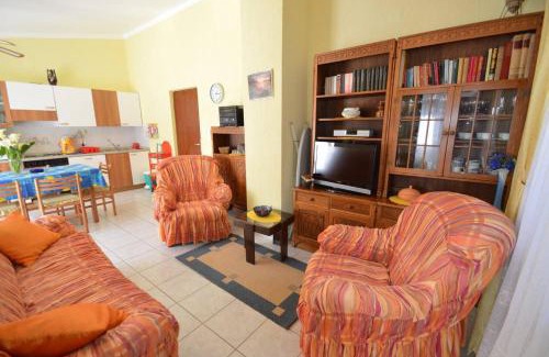 Artatore Apartment | Franka 1 Apartment with terrace near the Beach, Artatore Mali Lošinj