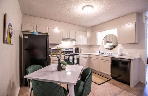 Lubbock House | Frankford Townhomes "C" - Central/Garage/Sleeps 4