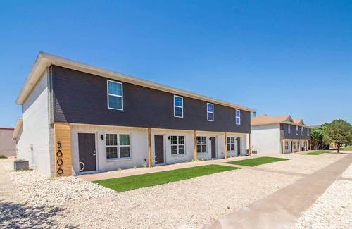 Lubbock House | Frankford Townhomes "C" - Central/Garage/Sleeps 4