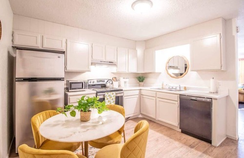 Lubbock House | Frankford Townhomes "D" - Near TTU/Garage/Central