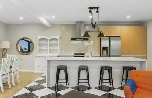 Clarks Beach Villa | franklin chapel