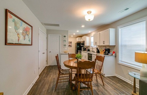 Clarksville House | Franklin Haven by Johnathan (1010 Franklin, #B)