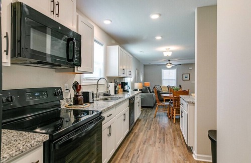 Clarksville House | Franklin Haven by Johnathan (1010 Franklin, #B)
