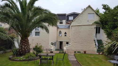 St. Helier Bed & Breakfast | Franklyn Guesthouse