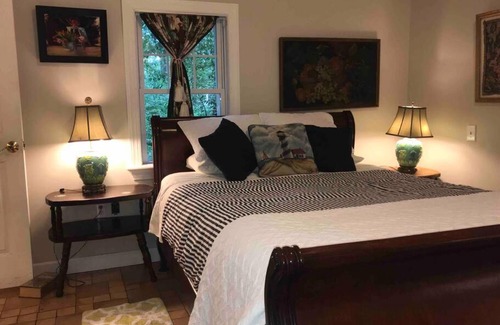 Franktown House | Franktown Artist Cottage.