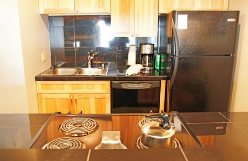 Fraser Condo | Fraser condo rental - 3 queens, full kitchen, private patio