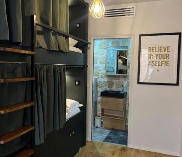 Quartier de la Folie-Mericourt Hostel | FRATERNiTY-HOTEL