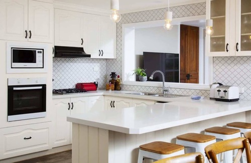Daylesford House | Frazer Place Summary: