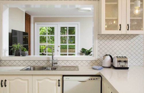Daylesford House | Frazer Place Summary: