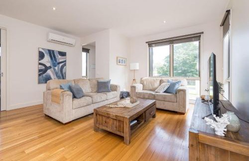 Inverloch House | Freda Beach Haven