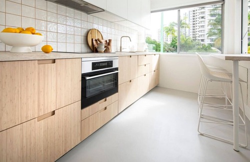 Surfers Paradise Apartment | Freddies - pet friendly! last minute discount!