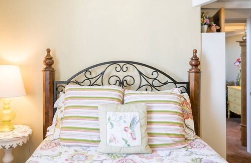Fredericksburg Apartment | Fredericksburg Bakery Suite 3 | Terrific Location