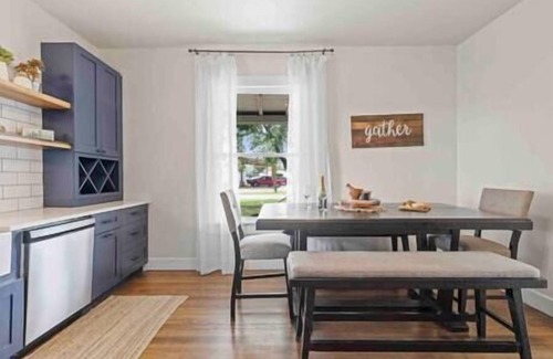 Stonewall House | Fredericksburg Farmhouse, Wine Country, Hot Tub