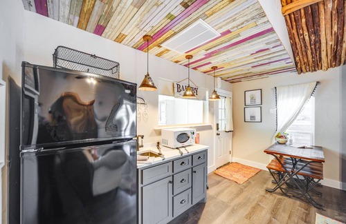 Fredericksburg Cottage | Fredericksburg 'Regan Cottage' w/Hot Tub!