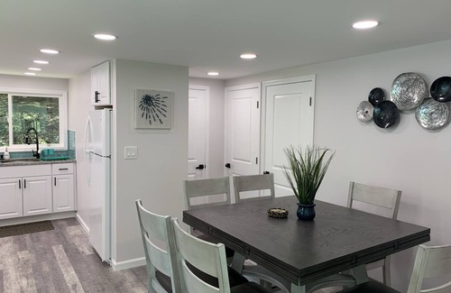 Arkville House | Free 50 Amp EV Charger Modern New, HotTub, A/C, Webber Grill, 2 Decks, FirePit