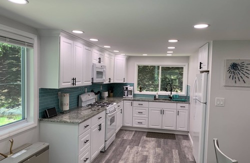 Arkville House | Free 50 Amp EV Charger Modern New, HotTub, A/C, Webber Grill, 2 Decks, FirePit
