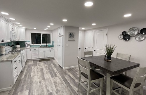 Arkville House | Free 50 Amp EV Charger Modern New, HotTub, A/C, Webber Grill, 2 Decks, FirePit