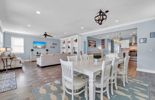 Crystal Beach House | Free 6 Seat Gas Golf Cart & 6 Bikes! Pvt Pool and Tiki! Polywood Loungers, 2 Blocks To Beach!