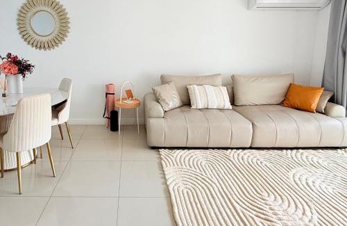 Mascot Apartment | Free AC,Wifi & Parking, Close Shopping and station