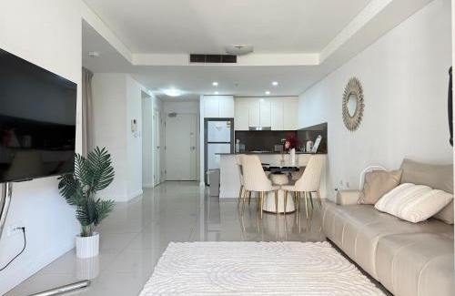 Mascot Apartment | Free AC,Wifi & Parking, Close Shopping and station