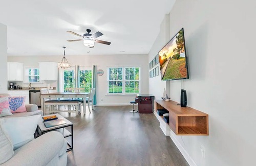 Myrtle Beach House | Free Arcade Games 3 bedrooms in Cozy retreat in the heart of MB