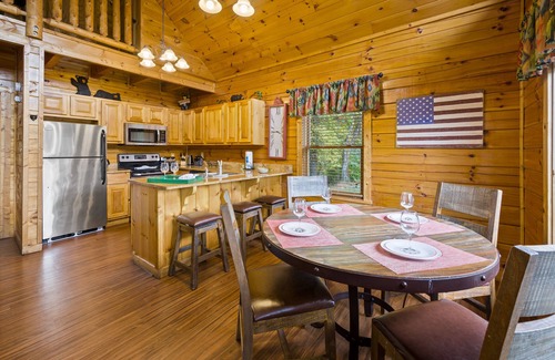 Sevierville Cabin | Free Attraction Passes! Grill, Hot Tub, Jacuzzi, Arcade Game, Great Location