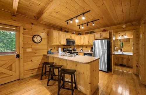 Pigeon Forge Cabin | Free Attractions, Outdoor Firepit, Hot Tub, Pool Table