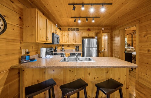 Pigeon Forge Cabin | Free Attractions, Outdoor Firepit, Hot Tub, Pool Table