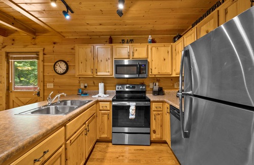 Pigeon Forge Cabin | Free Attractions, Outdoor Firepit, Hot Tub, Pool Table